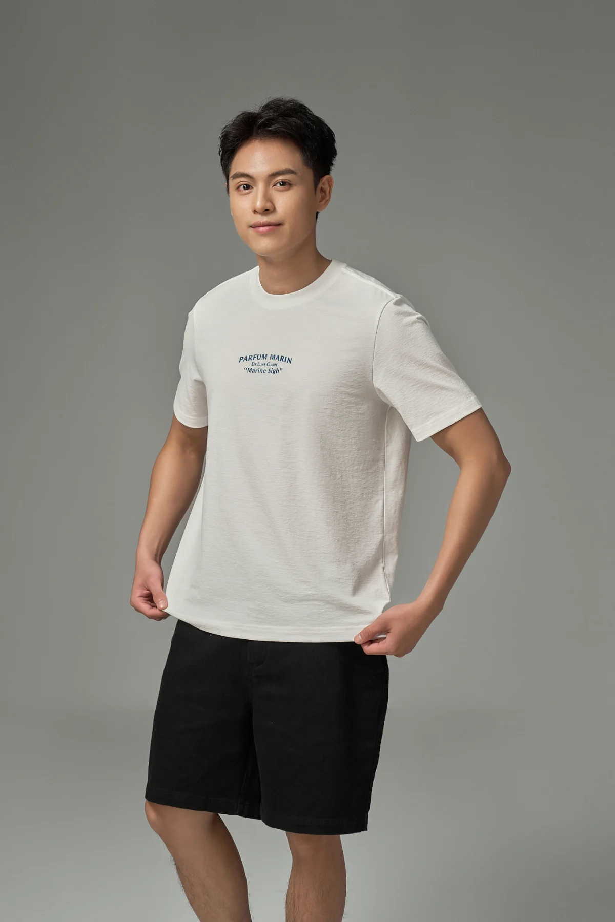 Ao-Phong-Co-Tron-Ket-Hop-Hinh-In-Nho-Regular-1432-1-v1774325082