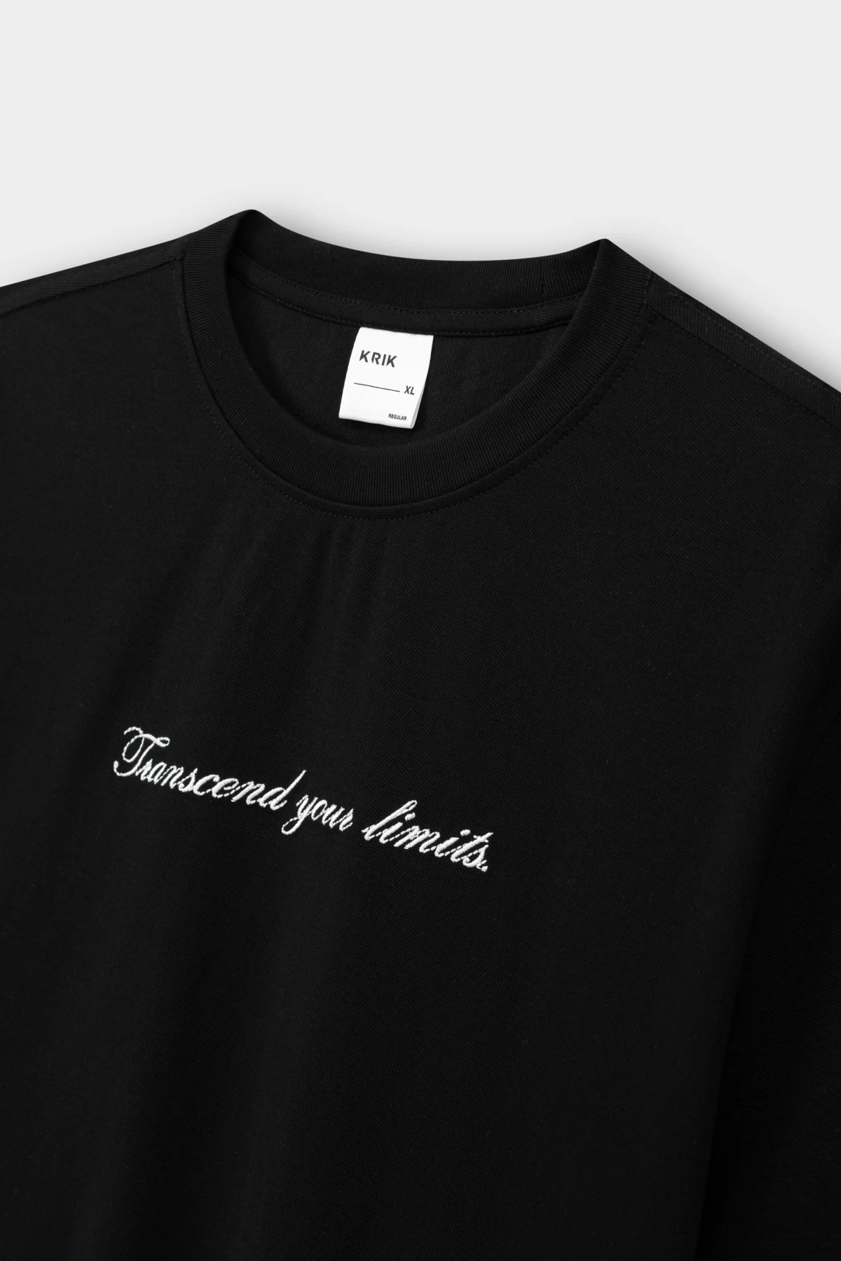 Ao-Phong-Co-Tron-Ket-Hop-Hinh-Theu-Classic-1474-7-v1774402979